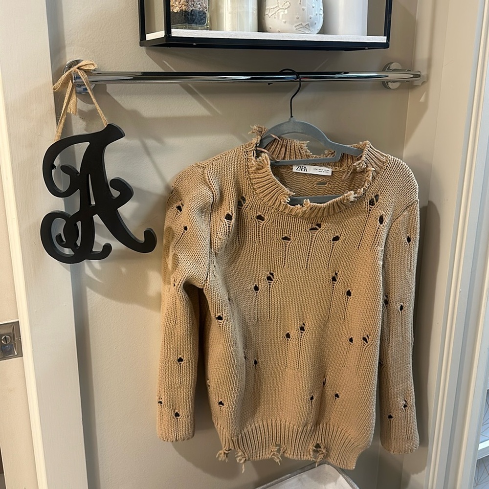 Like new trendy Zara sweater. Bought in Milan wore once. Live in FL now
